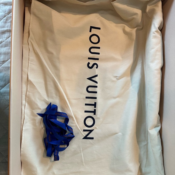 Louis Vitton Keepall Bandoulière, it has been to Poshmark and was authenticated - Picture 3 of 7